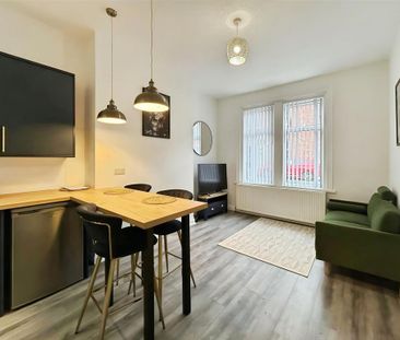 1 bedroom in a house share to rent - Photo 3