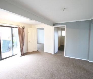 2 Bedrooms on Te Atatu Rd - Photo 5