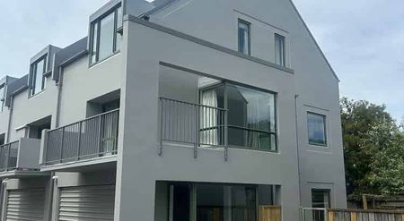 Townhouse next to Hagley Park - Photo 2