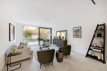 5 bedroom semi-detached house to rent - Photo 4