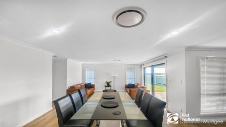 MOVE IN READY LUXURY WITH STYLE AND SPACE - Photo 4