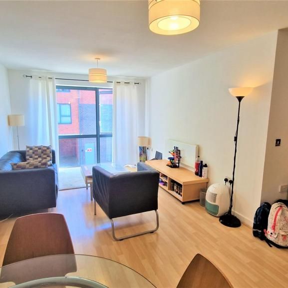 2 bedroom flat to rent - Photo 1