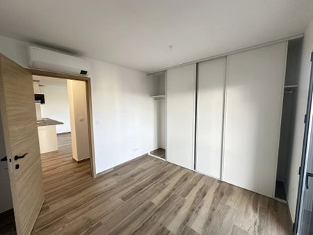 Location Appartement 3 pièces 71m² BIGUGLIA 20620 - Photo 3