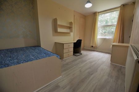 2 bedroom Flat in Flat 1, Leeds - Photo 3