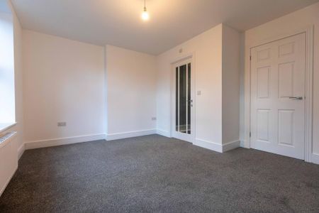 3 bedroom flat to rent - Photo 2