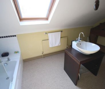 3 bedroom mews to rent - Photo 6