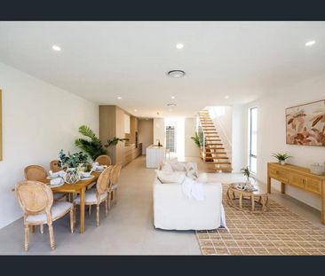 22a Mallard Avenue, Paradise Point, Qld 4216 - Photo 3