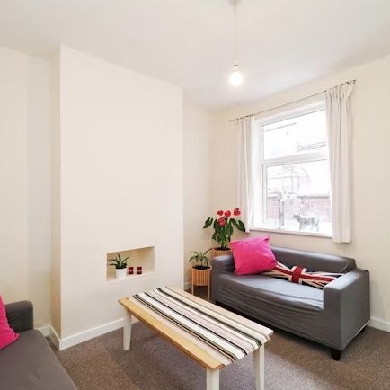 4 Bed End Terrace, Avenue Road Extension, LE2 - Photo 1