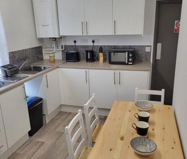 1 bedroom in a house share to rent - Photo 4