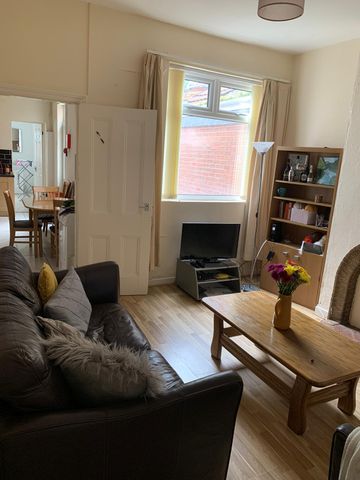 148 RADDLEBARN ROAD - Photo 2