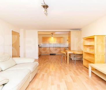 Spacious two bed two bath set within a modern devlopment - Photo 2