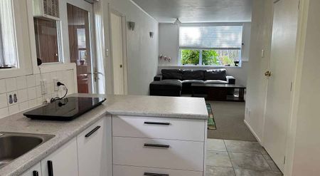 Large, comfortable 1BR Retreat in Glenfield - Photo 3