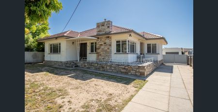 Great Renovated Home With Charm - Photo 3