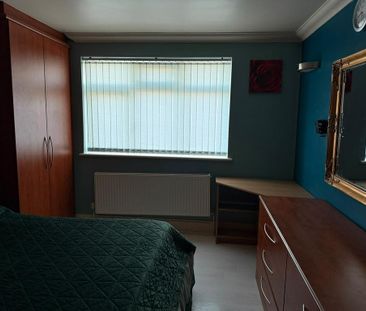 4 bedroom semi-detached house to rent - Photo 6