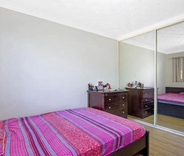 SPACIOUS TWO-BEDROOM APARTMENT! - Photo 1