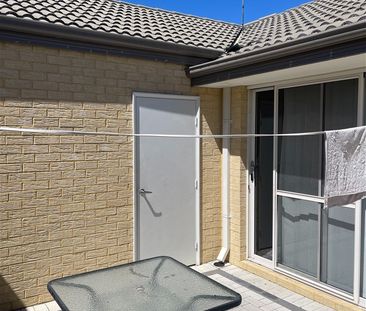$730/w Modern 3x2 Townhouse in Convenient Balga - Photo 2