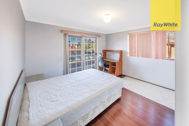 Fully Furnished Top-Floor Unit in Parramatta Prime Location - Photo 1
