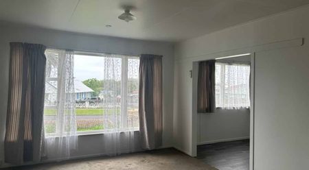 Three bedroom home - Photo 2