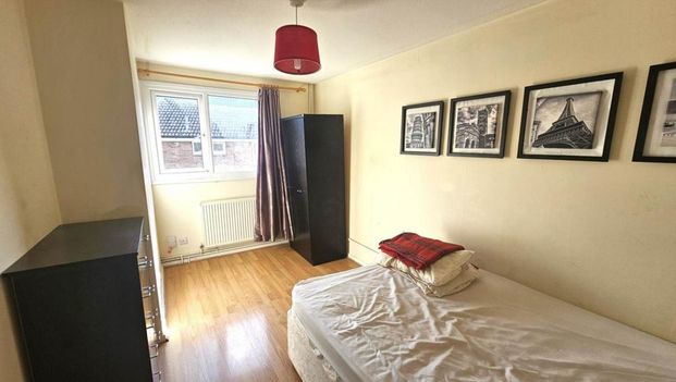 1 bedroom in a house share to rent - Photo 1