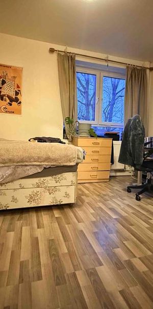 1 bedroom in a flat share to rent - Photo 1