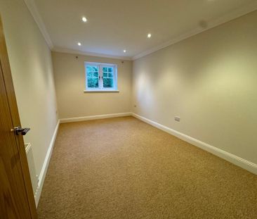 2 bedroom ground floor flat to rent - Photo 4