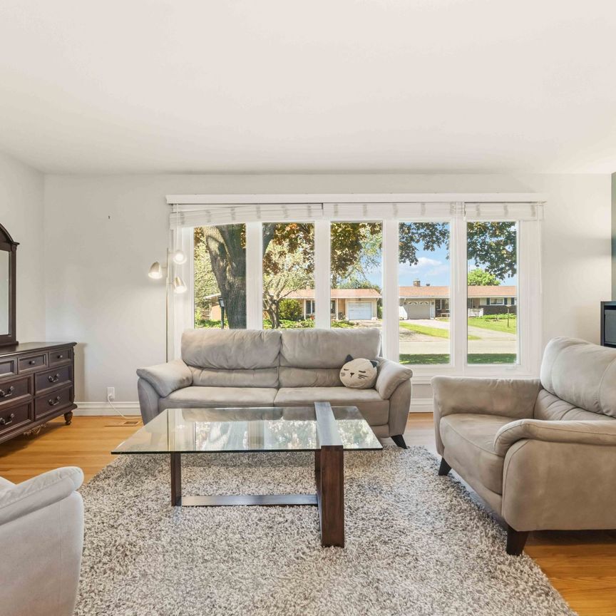 15 15 ULLSWATER Drive, K2H 5H3, Ontario - Photo 1