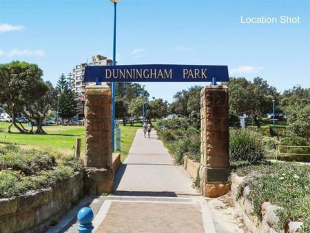 Fully renovated Beachside apartment - Photo 4