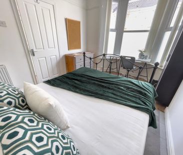 4 bedroom terraced house to rent - Photo 1