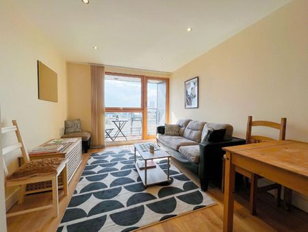 1 bedroom Flat To Let - Photo 3