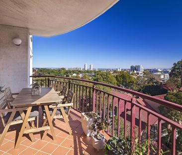 Sophisticated and Stylish One Bedroom Apartment - Photo 6