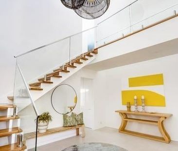 Stunning 4-Bedroom Family Home with Pool – Walk to Coogee Beach - Photo 5