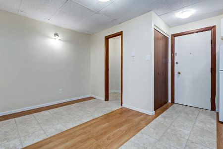 Renovated Suite - 1 Bedroom - Photo 4