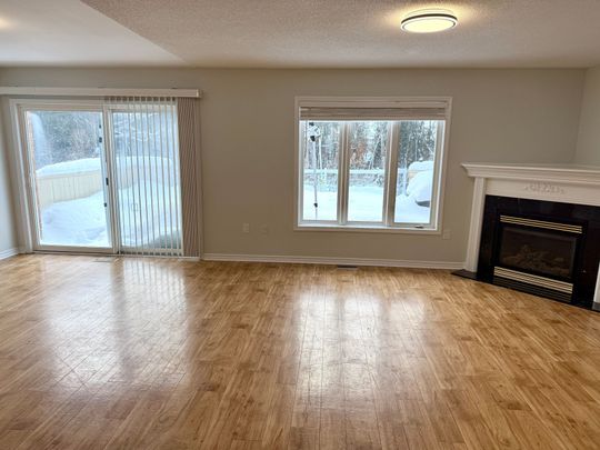 For Lease - 24 Sun King Crescent Unit# Main Floor, Barrie, Ontario - Photo 1