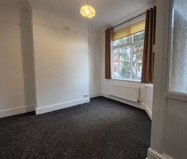2 Bed Terraced House, Penn Street, M40 - Photo 2