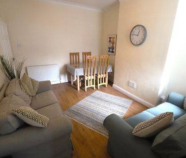 4 bedroom terraced house to rent - Photo 2