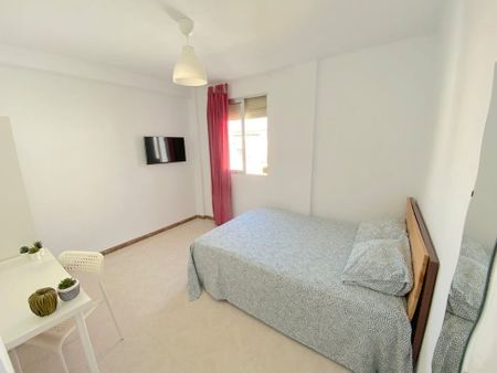 Calle el Pedroso, Sevilla, Andalusia 41008 - Photo 2