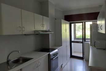 Simpático Apartamento T2 para Arrendamento junto à Foz do Douro