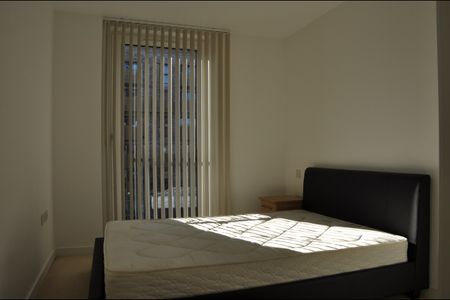 2 Bed Flat, Grand Canal Avenue, SE16 - Photo 3