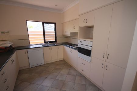 2/5 Warburton Street, 0870, East Side Nt - Photo 5