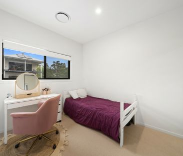 LUXURY TOWNHOUSE WITH BUSHLAND OUTLOOK - Photo 5