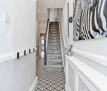 A beautifully presented period home with flexible accommodation and... - Photo 3