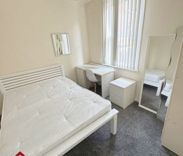 7 Bedroom Mid Terraced House - Photo 4