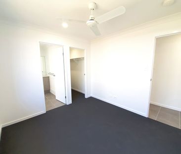 MODERN 4 BEDROOM FAMILY HOME WITH SEPARATE STUDY AREA. OPEN KITCHEN... - Photo 6
