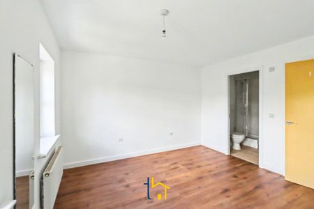 3 bed town house to rent in Ned Ludd Close, Leicester, LE7 - Photo 2