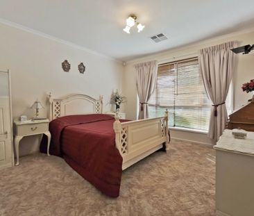 GREAT LOCATION, GREAT HOME! - Photo 2