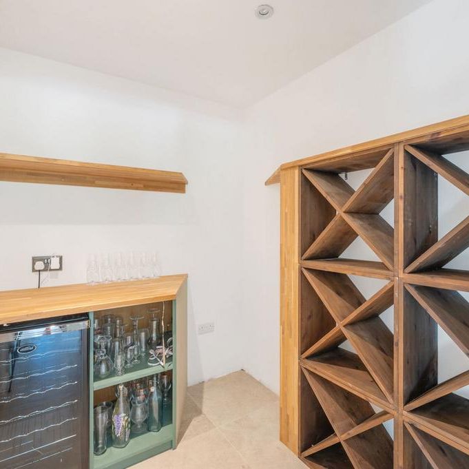 6 bedroom detached house to rent - Photo 1