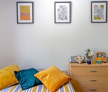 🏡 Large Victorian House - All Bills Included plus a Cleaner & Garde... - Photo 6