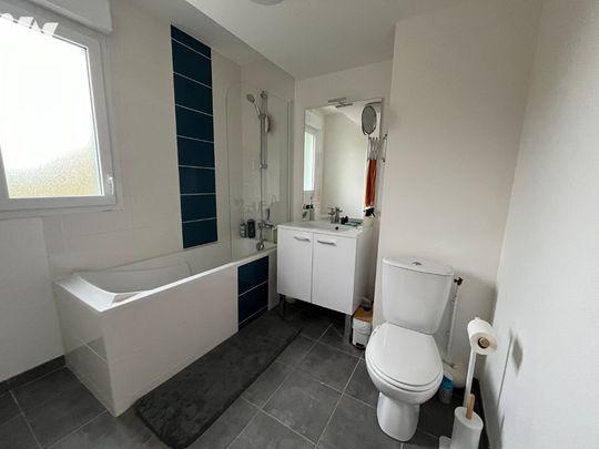 LE RHEU - Maison en lotissement - 2 chambres - jardinet - Photo 1