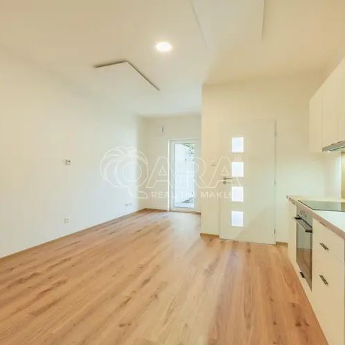 Pronájem moderního 1+kk s terasou po kompletní rekonstrukci Buštěhrad - Fotografie 1