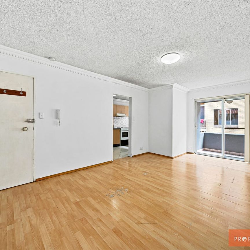 3 Bedroom unit in convenient location - Photo 1